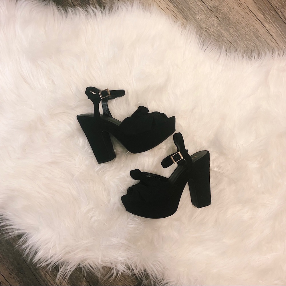 Black Suede Platforms w/ Bow! Size 5.5!